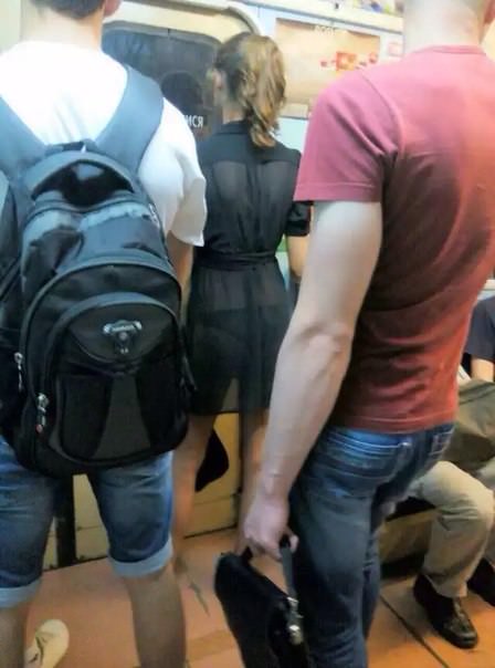 러시아 지하철에 용감한 시스루 처자