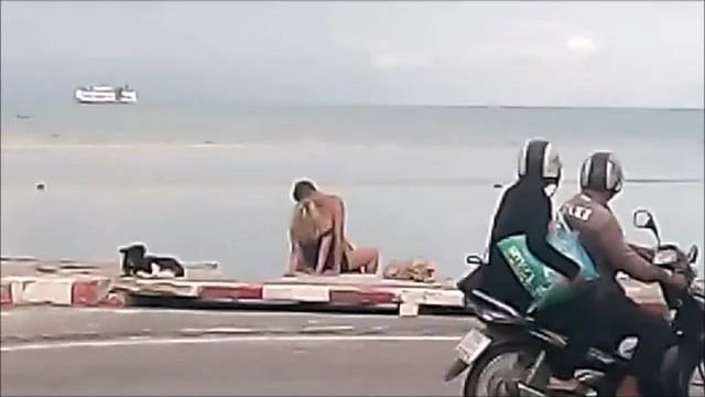 태국 사무이 섬 거리에서 대낮에 성관계한 관광객 커플