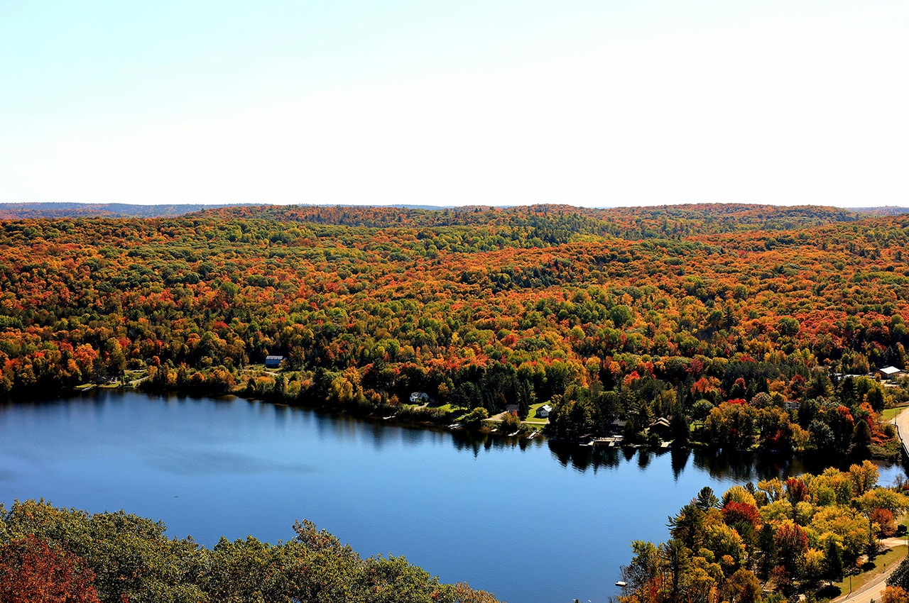Autumn Lake Scenery