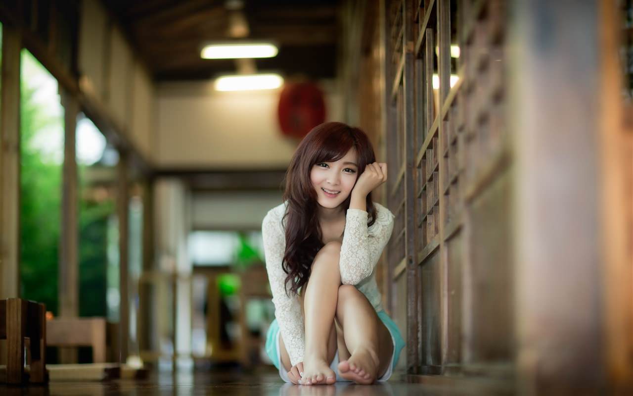 Asian Girl Smile Posture