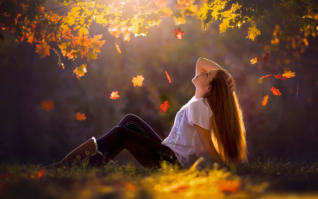 Blonde Girl Sit at Ground in Autumn