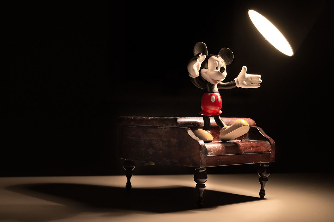 Spotlight Mickey Mouse Piano