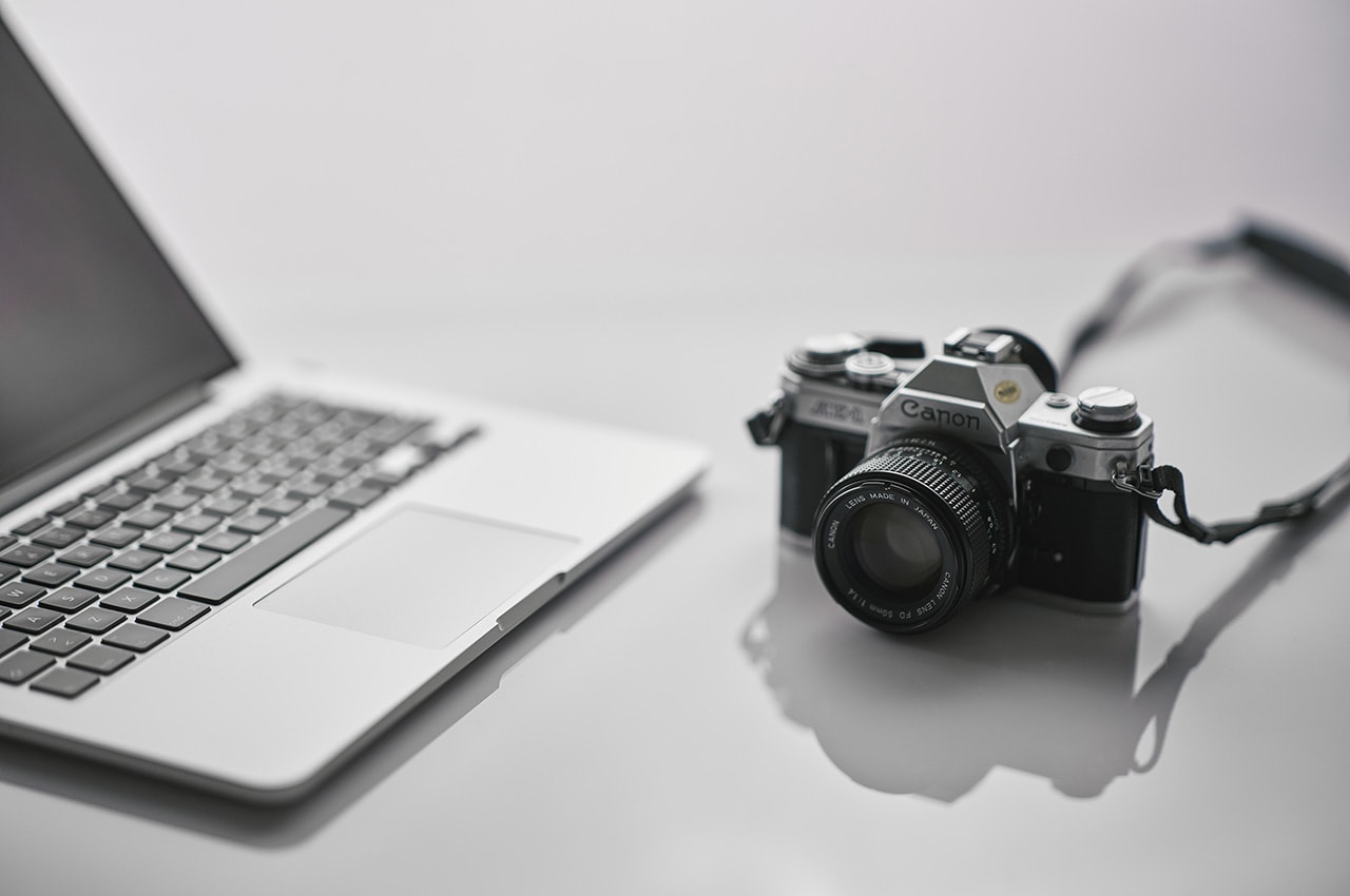 Apple MacBook Canon Camera