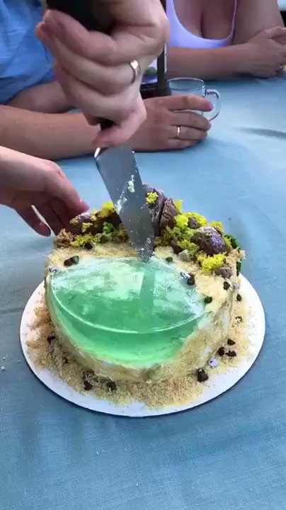 바다가 담긴 케이크
