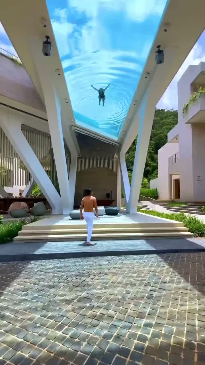 독특한 2층 수영장