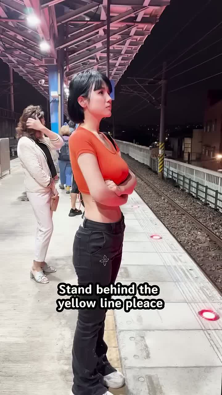 수박 든 손님은 노란색 라인 뒤로 물러나 주세요