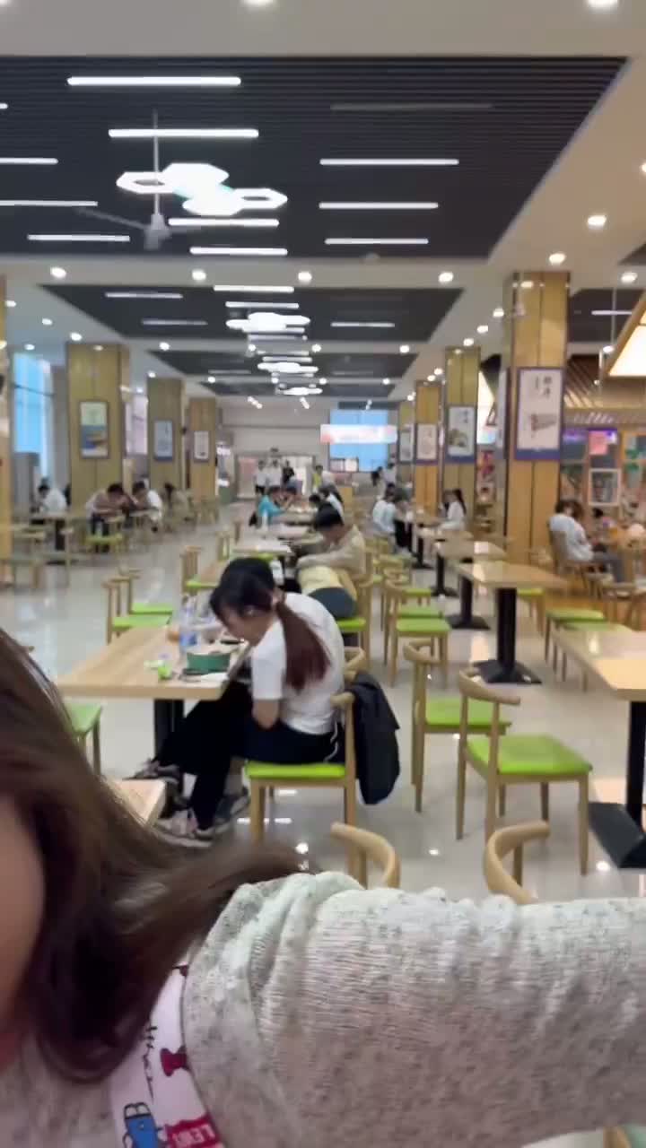 아니 공공장소에서 뭐하는 짓이야