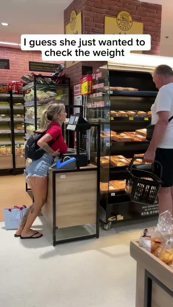 자신의 무게가 궁금했던 처자