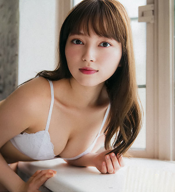 코무로 사야카(小室さやか, こむろ さやか) - 영 챔피언 2019 No.15