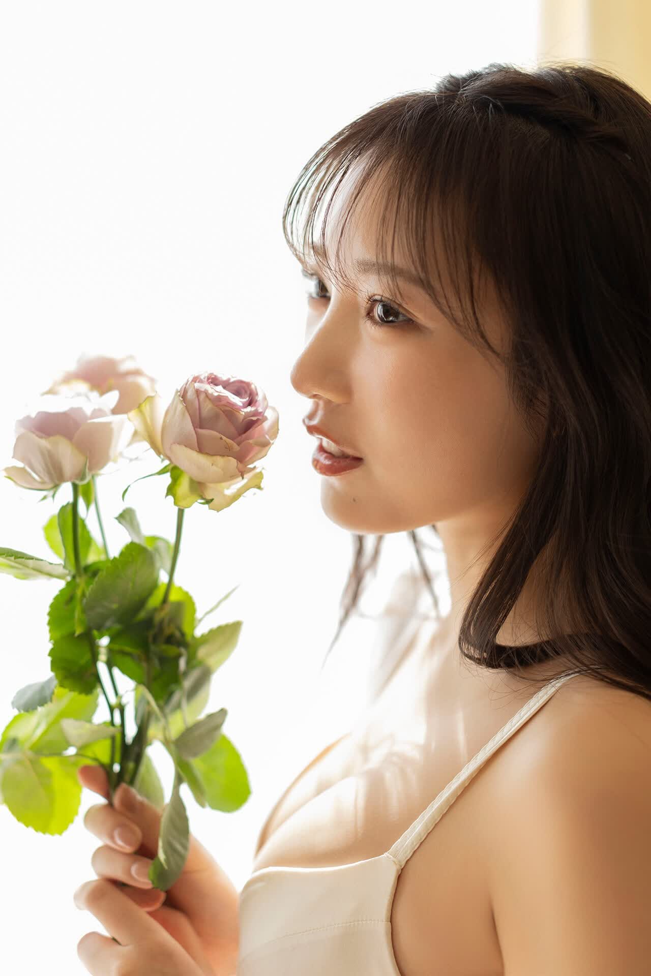 요코노 스미레(横野すみれ, よこの すみれ) - 플래시 디지털 사진집 2025