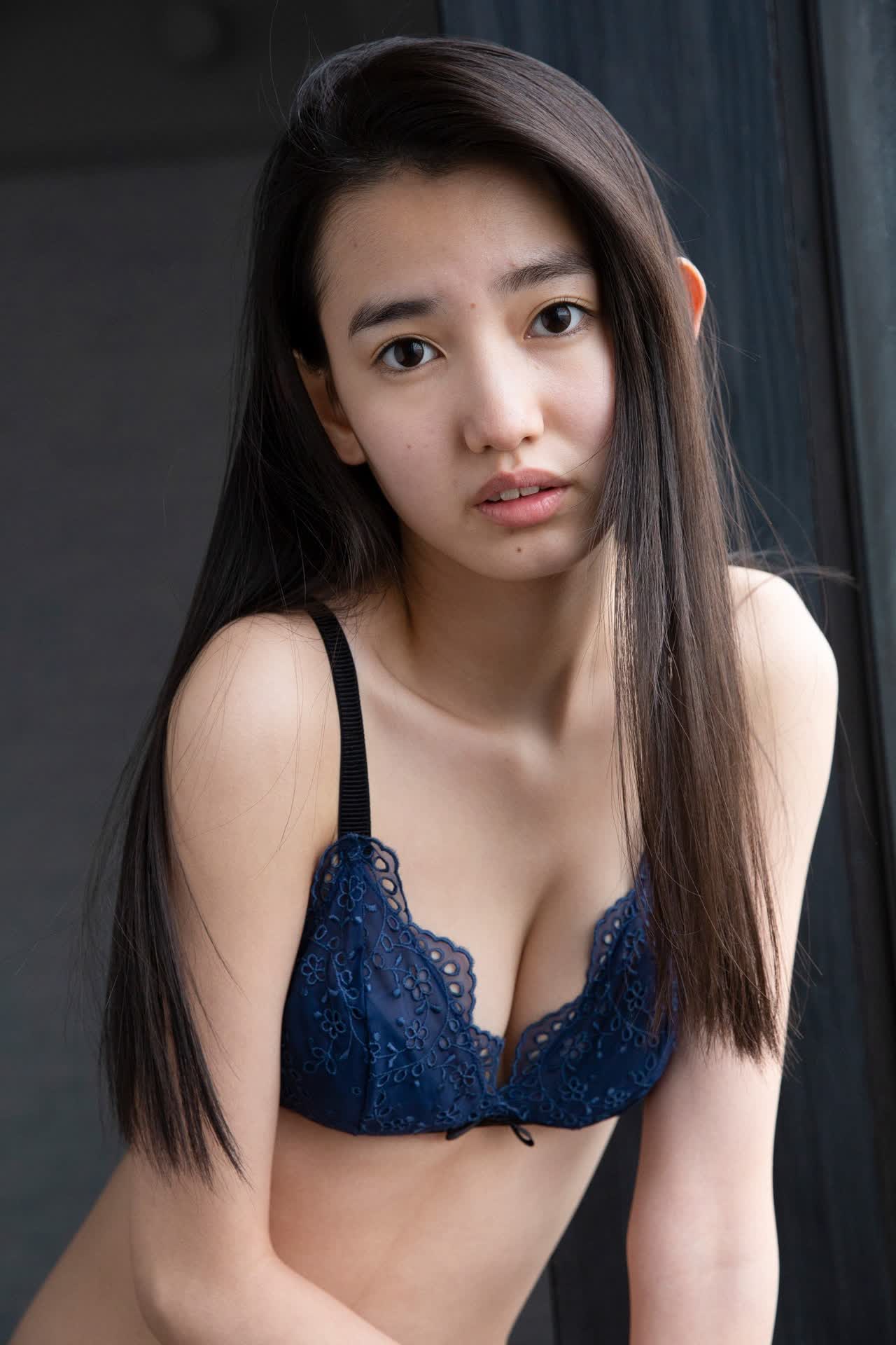 쿠로키 레나(黒木麗奈, くろき れな) - 플래시 디지털 사진집 2019