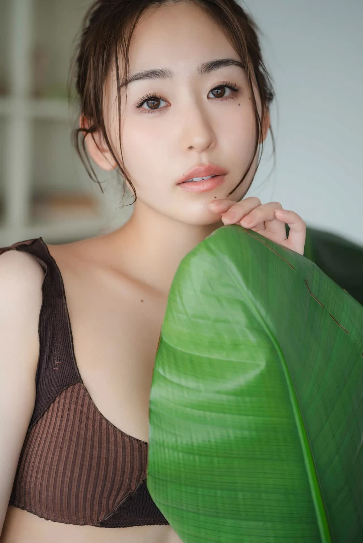 미와 하루카(三輪晴香, みわ はるか) - 프라이데이 디지털 포토북 사진집 2024