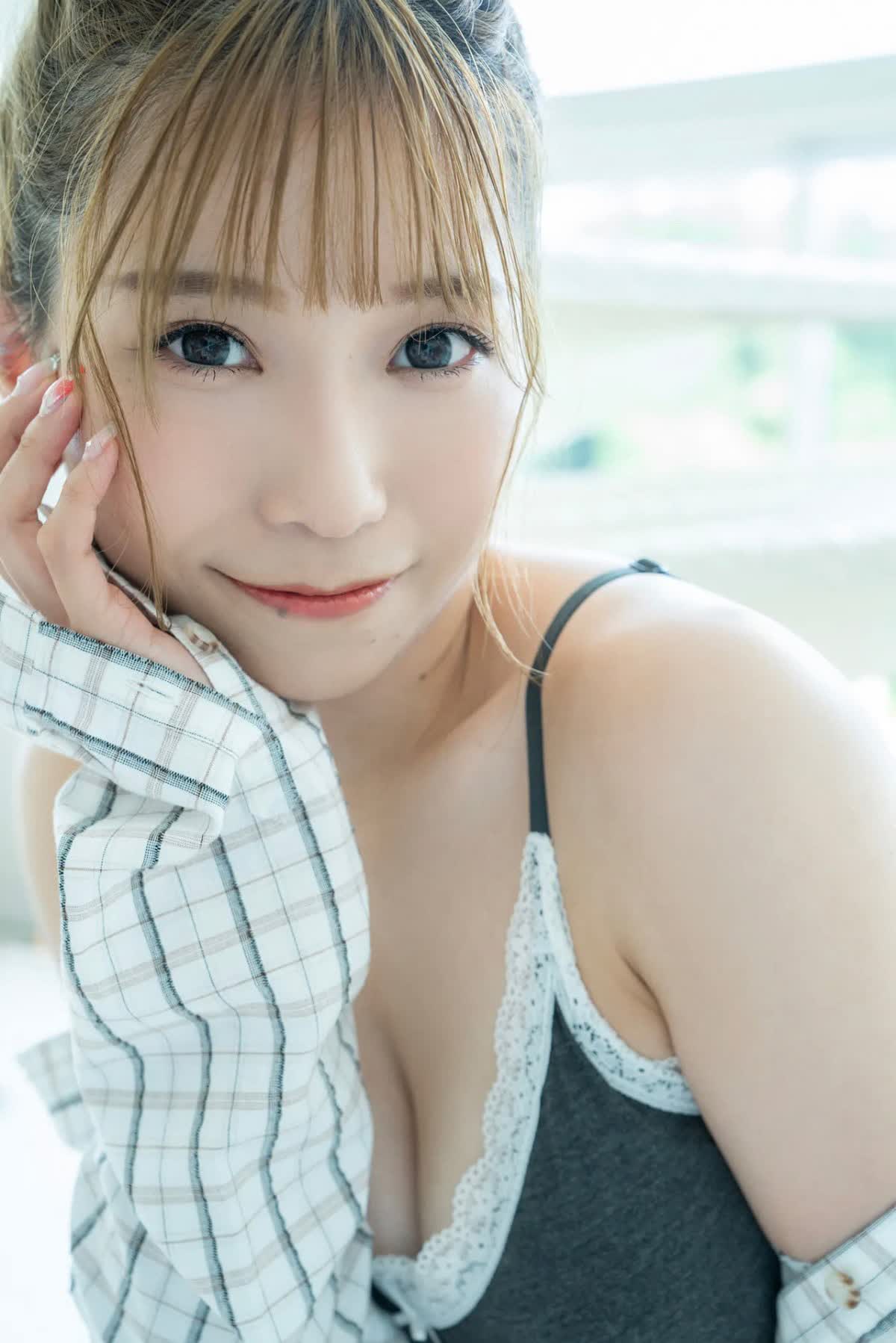 아사카(亜咲花, あさか) - 프라이데이 디지털 포토북 사진집 2024