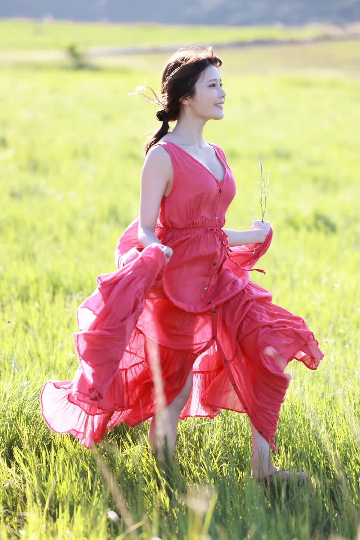 코히나타 유카(小日向ゆか, こひなた ゆか) - 프라이데이 디지털 포토북 사진집 2024