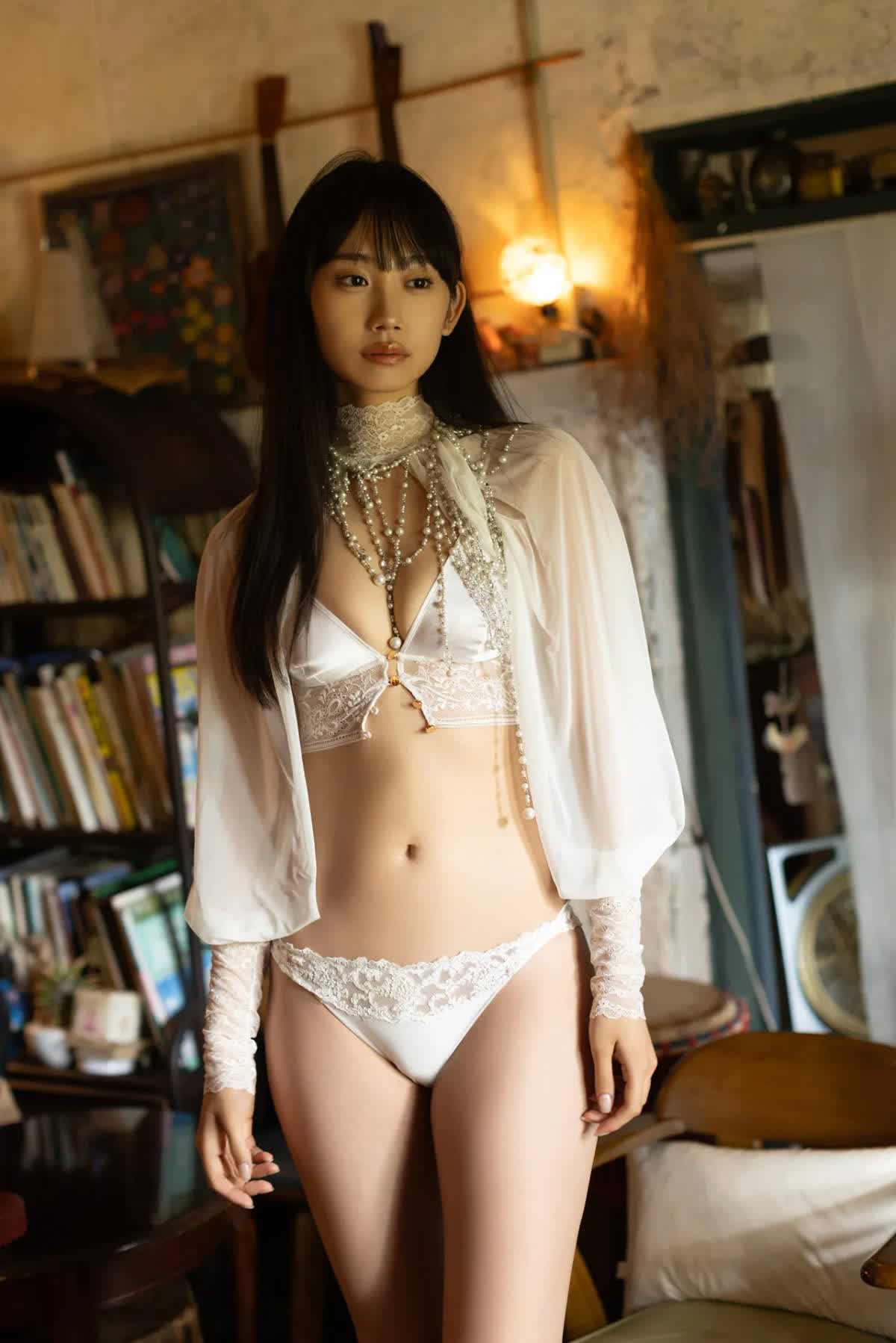 아이자와 나나코(相沢菜々子, あいざわ ななこ) - 프라이데이 디지털 포토북 사진집 2024