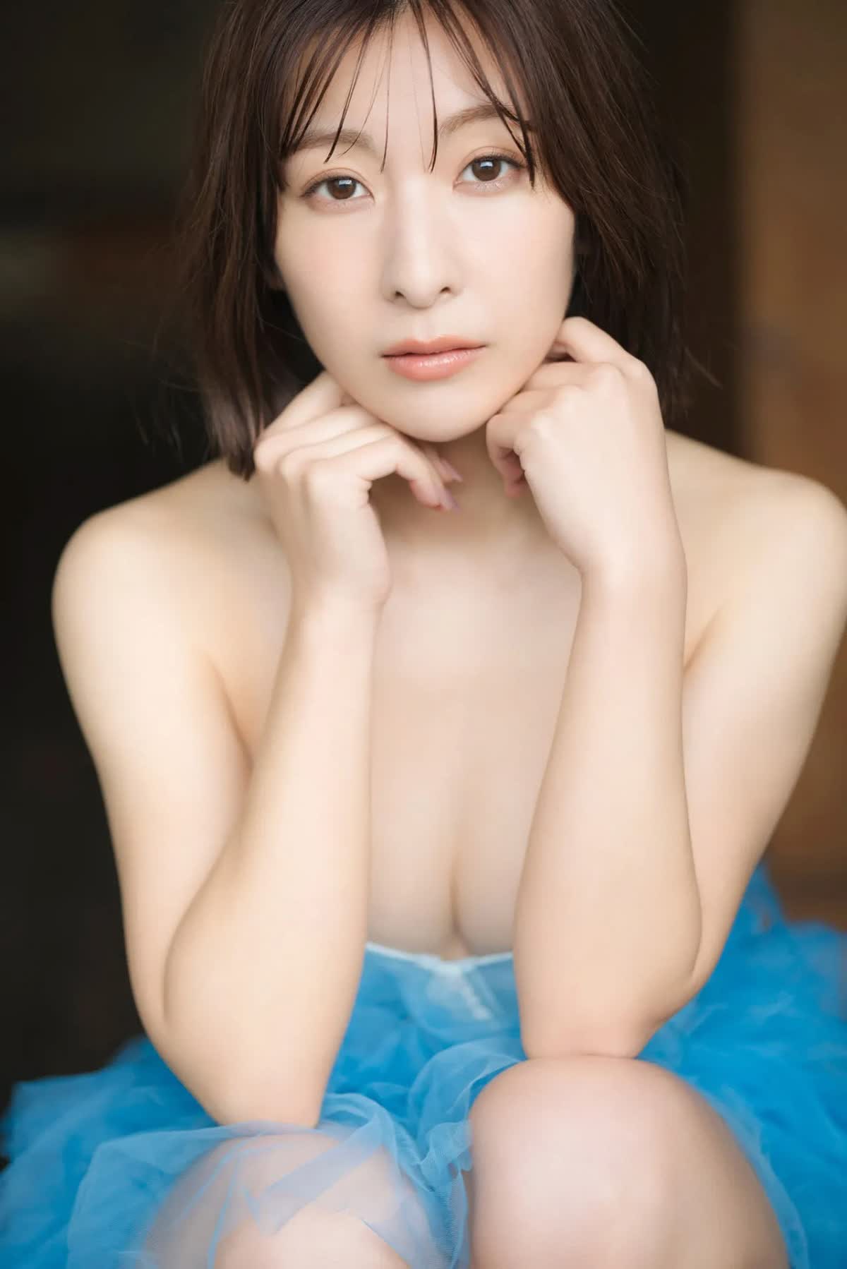 이타노 나루미(板野成美, いたの なるみ) - 프라이데이 디지털 포토북 사진집 2024