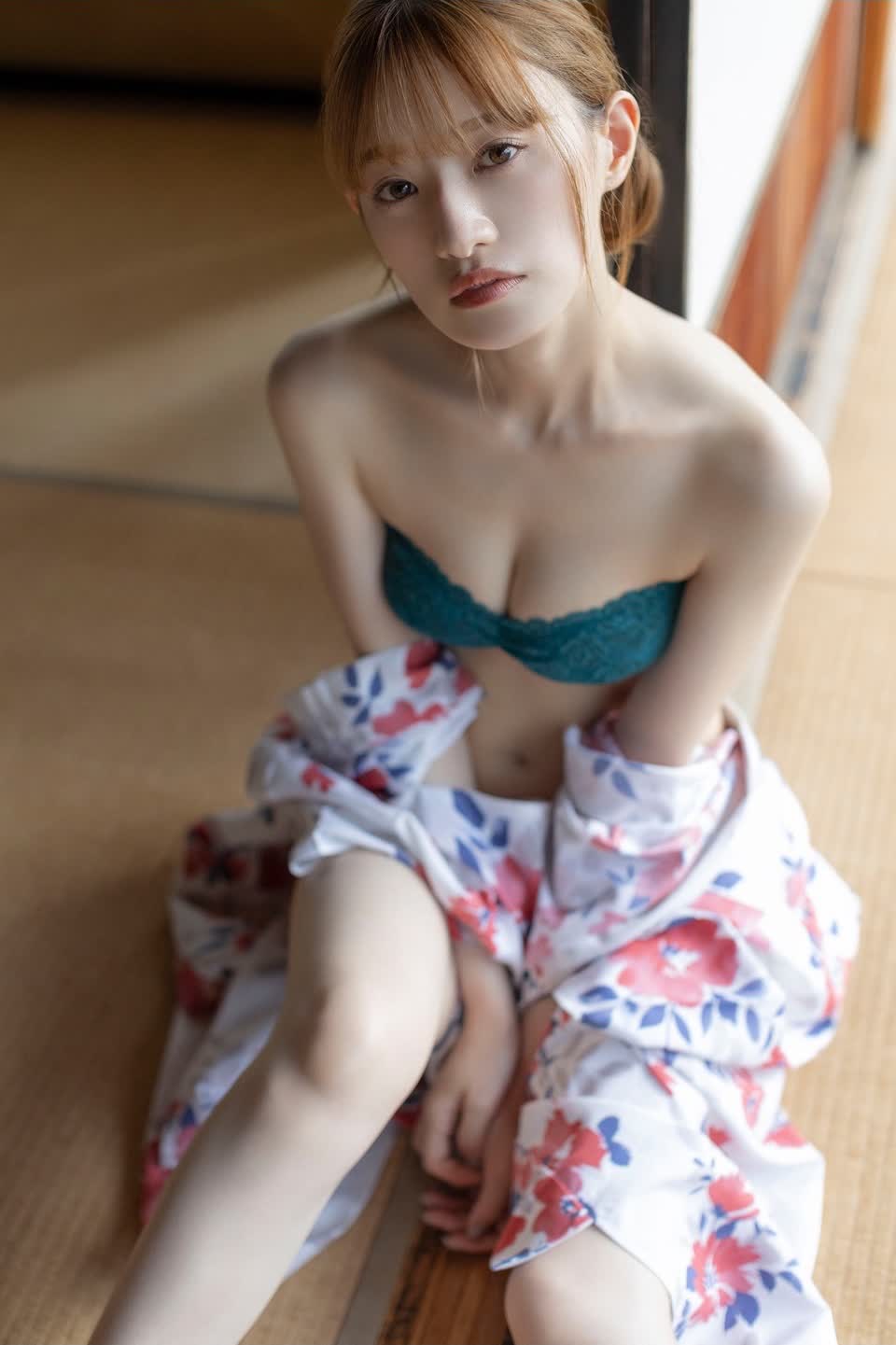 나카다 카나(中田花奈, なかだ かな) - 프라이데이 디지털 포토북 사진집 2025