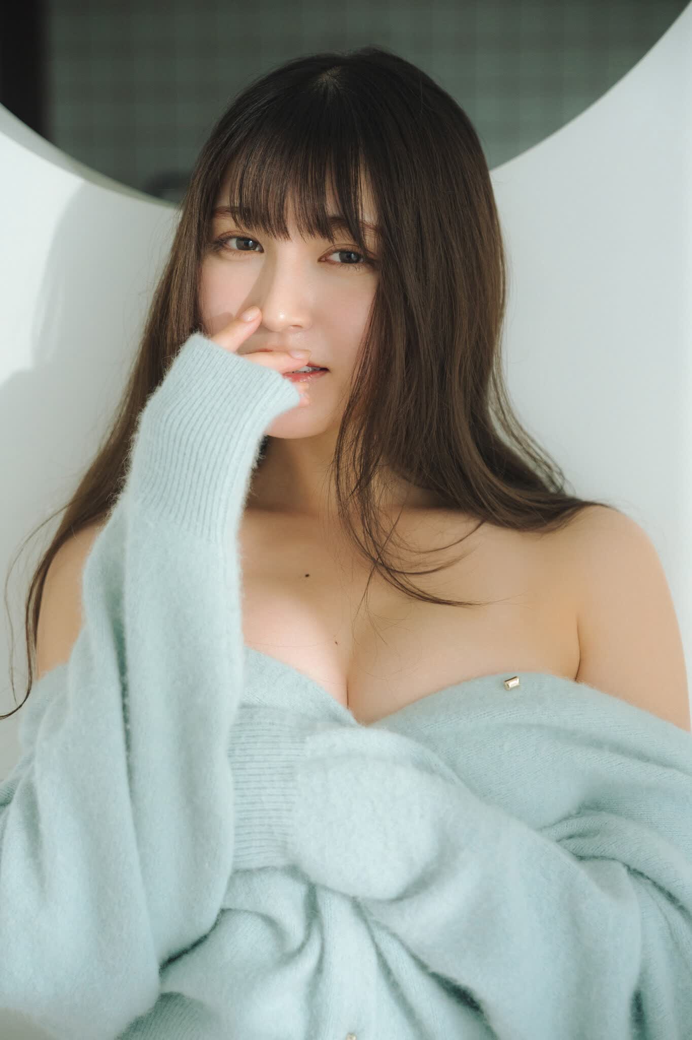 코지나 유이(神志那結衣, こうじな ゆい) - 프라이데이 디지털 포토북 사진집 2024