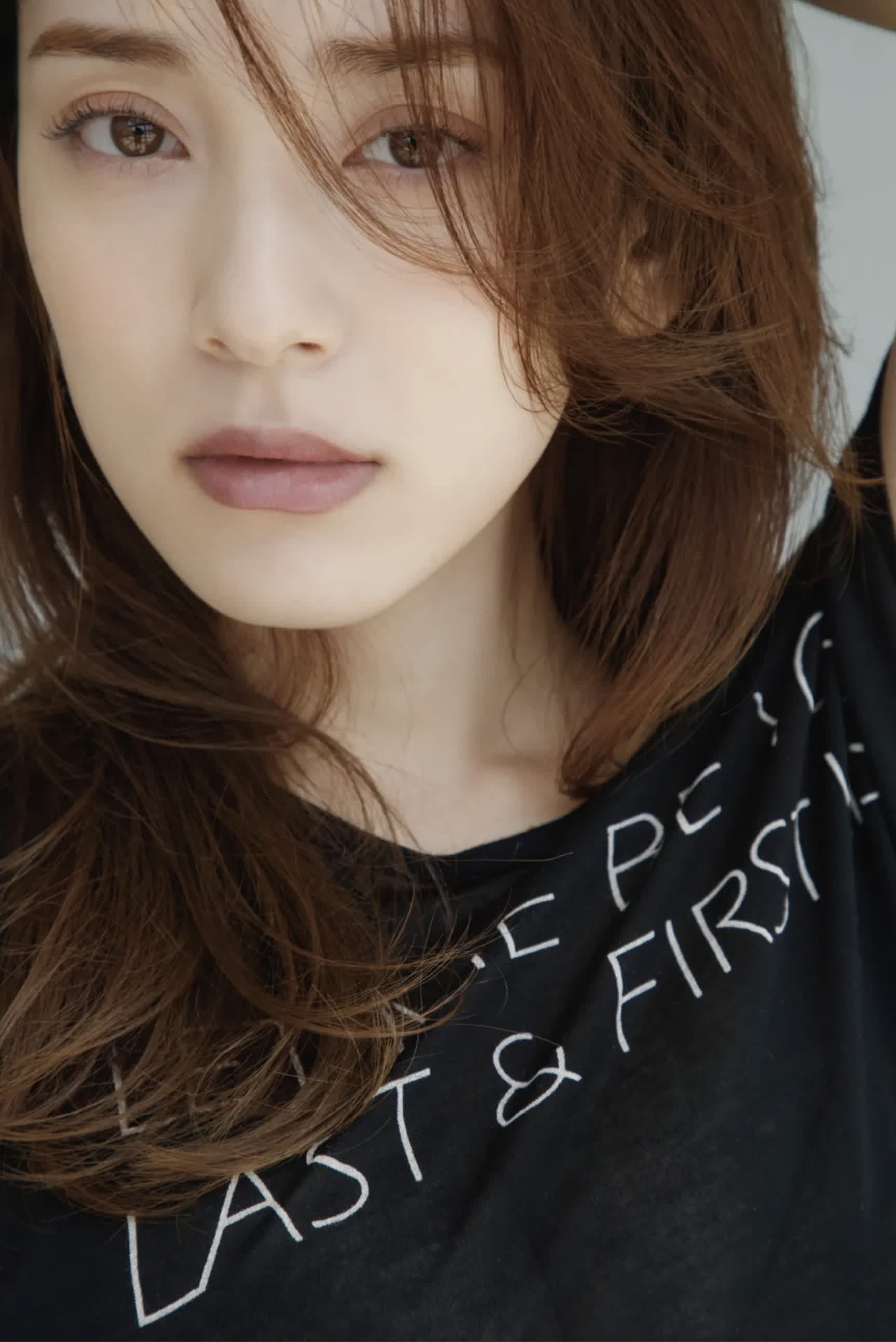 토마루 사야카(都丸紗也華, とまる さやか) - 프라이데이 디지털 포토북 사진집 2023